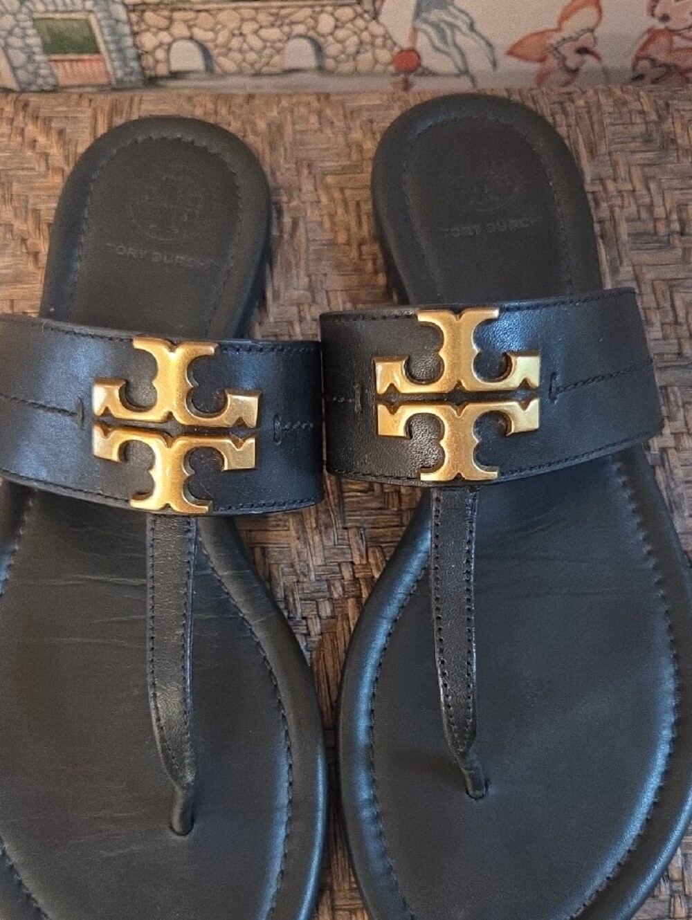 Tory Burch Black Leather Thong Sandals with Gold Logo Medallion - Picture 2 of 5